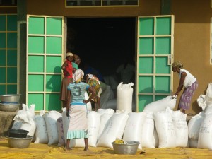 Opération de vannage de soja brut avec les femmes